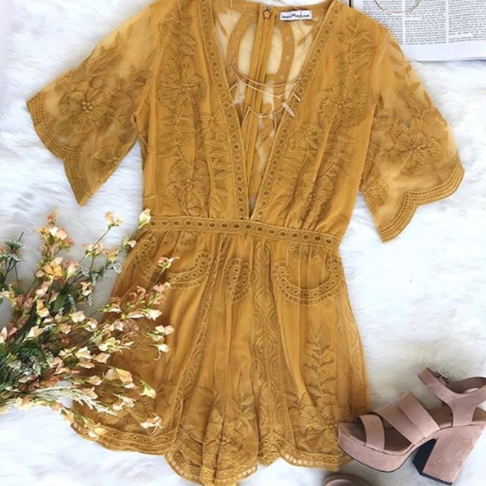 Livy lace romper in yellow
